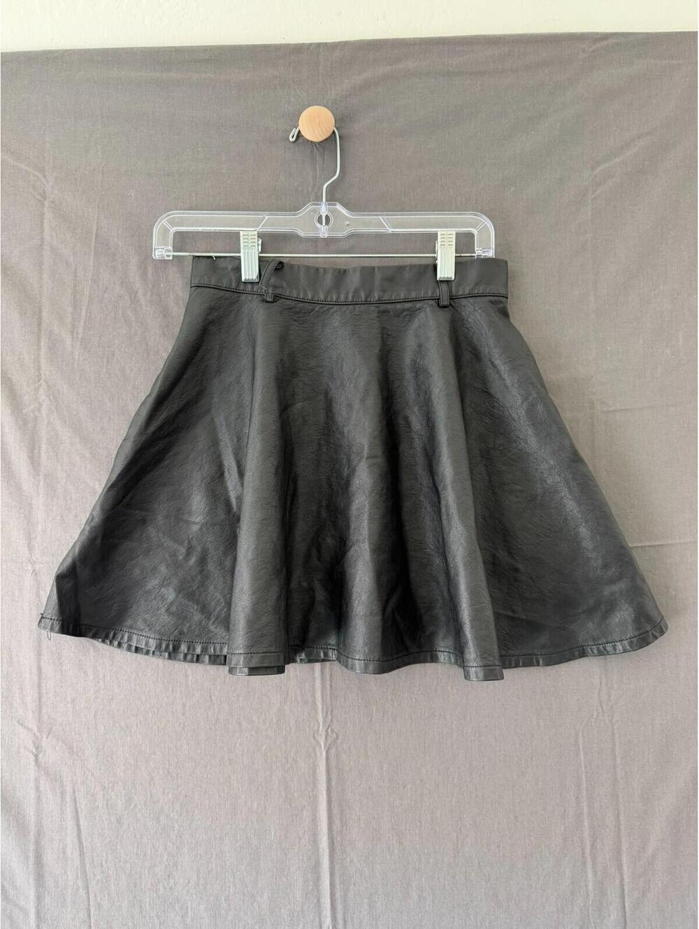 Hot Topic Faux Leather Skater Skirt Women’s Small Black Pleated A‑Line